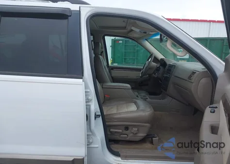 2004 Ford Explorer Eddie Bauer z USA, uszkodzony, nr VIN 1FMZU74K74UB38547